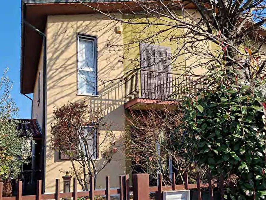 Immagine 4 di Casa bifamiliare in vendita  in Via A. Mantegna a Inveruno