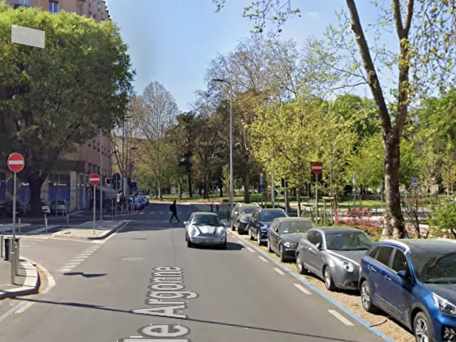 Immagine 19 di Appartamento in vendita  in Viale Argonne a Milano