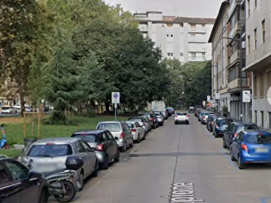 Immagine 12 di Appartamento in vendita  in Corso Sempione a Milano