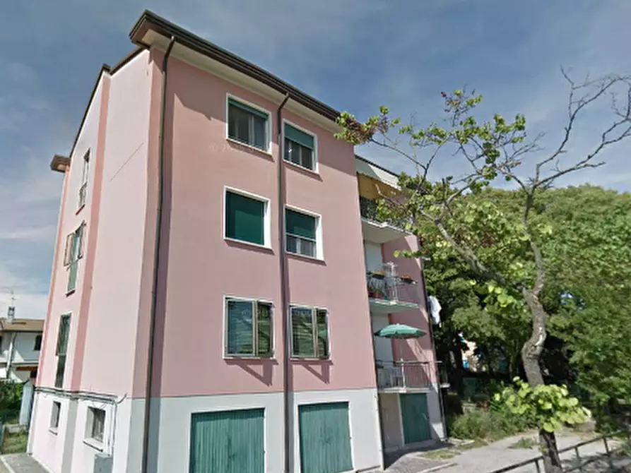 Immagine 1 di Appartamento in vendita  in Via Toscanini a Jesolo