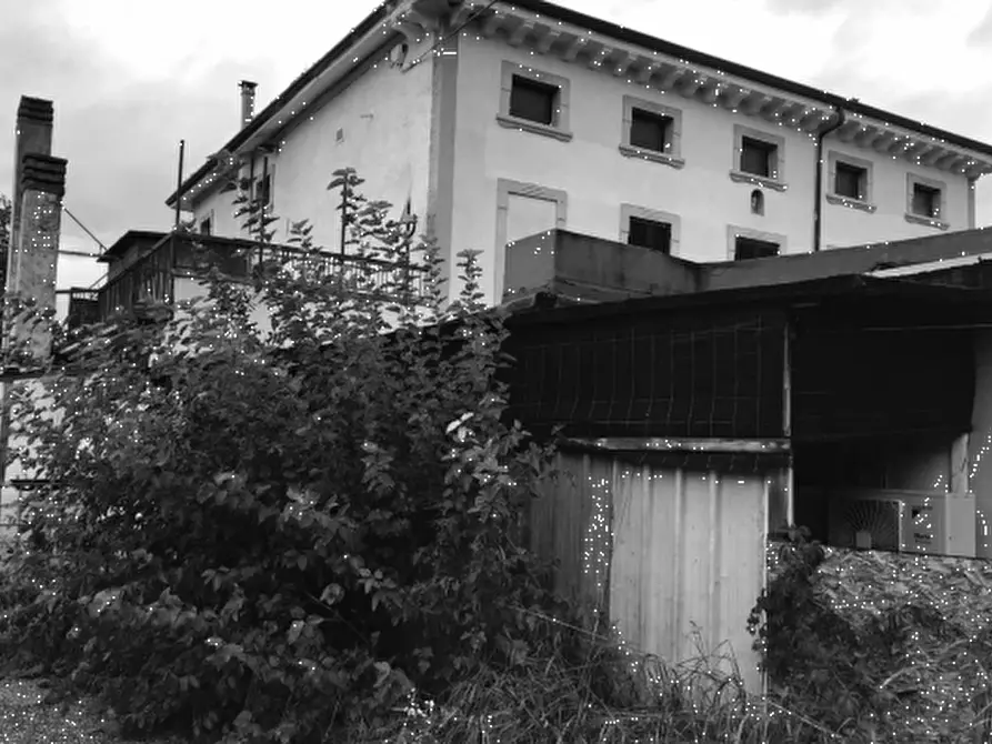 Immagine 10 di Negozio in vendita  in Via Madonnina di Prabiano a Villafranca Di Verona