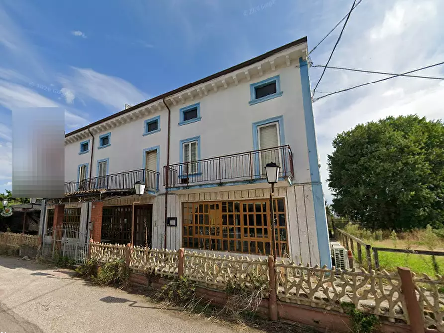 Immagine 2 di Negozio in vendita  in Via Madonnina di Prabiano a Villafranca Di Verona