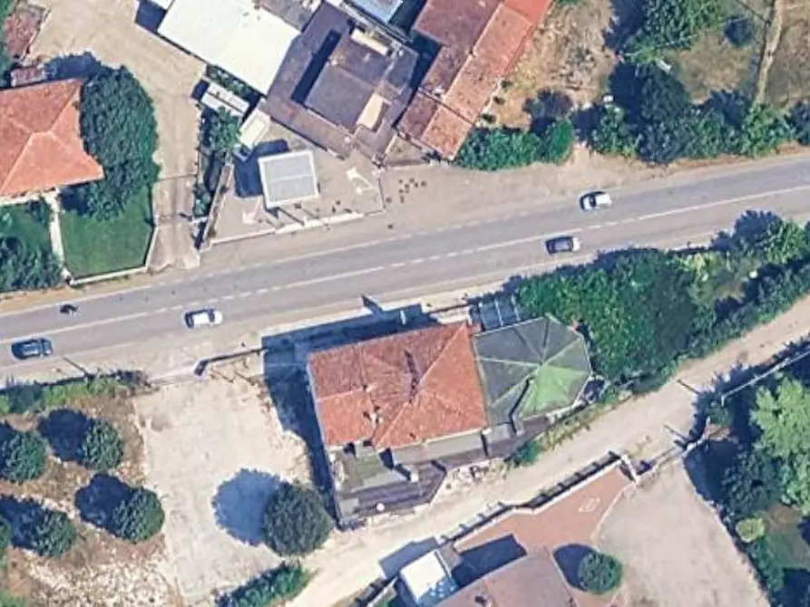 Immagine 17 di Negozio in vendita  in Via Madonnina di Prabiano a Villafranca Di Verona