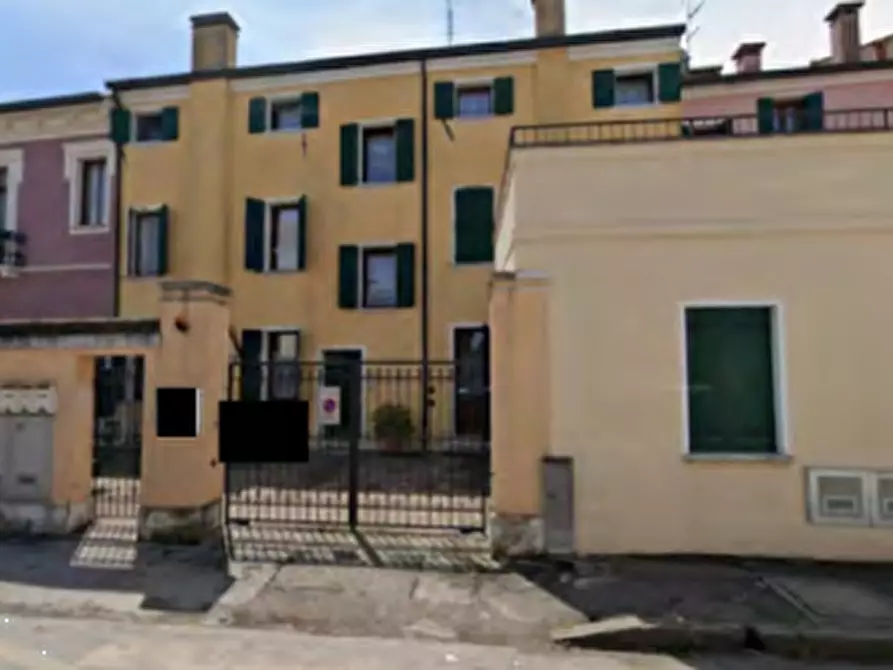 Immagine 2 di Appartamento in vendita  in Via Adolfo Rossi a Lendinara