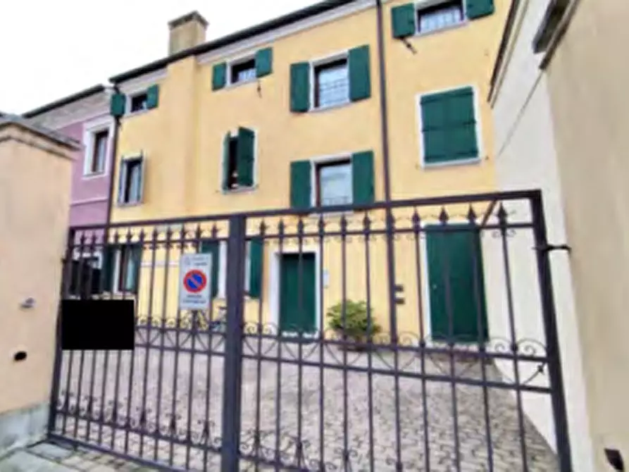 Immagine 1 di Appartamento in vendita  in Via Adolfo Rossi a Lendinara