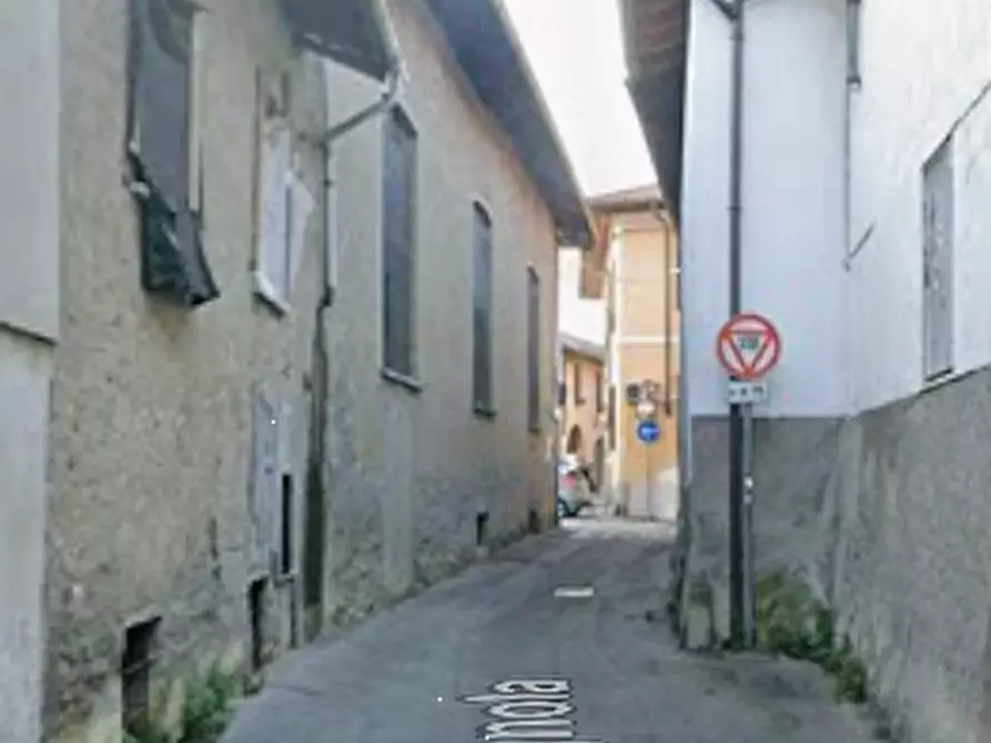 Immagine 5 di Appartamento in vendita  in Via Vignola a Somma Lombardo