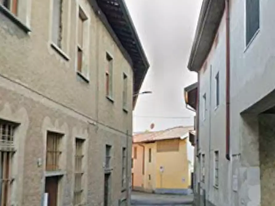 Immagine 6 di Appartamento in vendita  in Via Vignola a Somma Lombardo