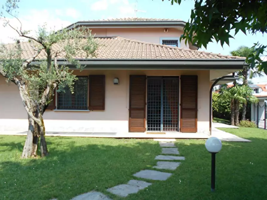 Immagine 2 di Casa indipendente in vendita  in Via Donato Bramante a Gorla Minore