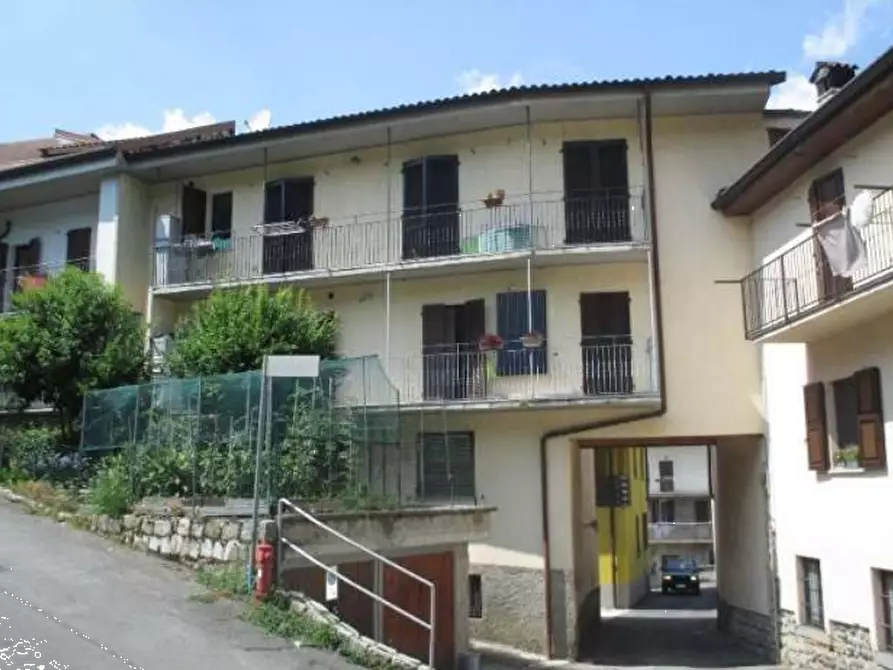 Immagine 1 di Appartamento in vendita  in Piazza Giuseppe Mazzini a Pradalunga