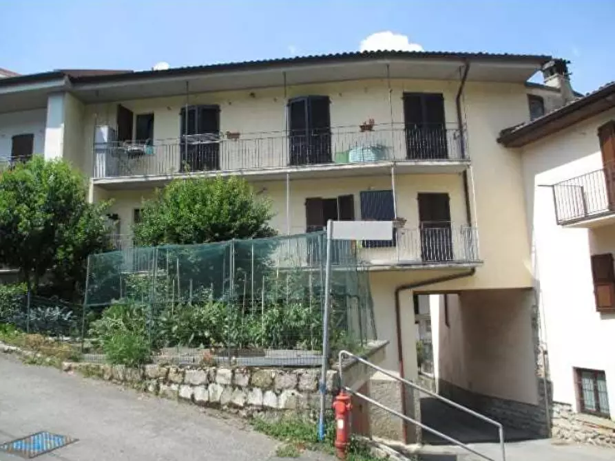 Immagine 2 di Appartamento in vendita  in Piazza Giuseppe Mazzini a Pradalunga