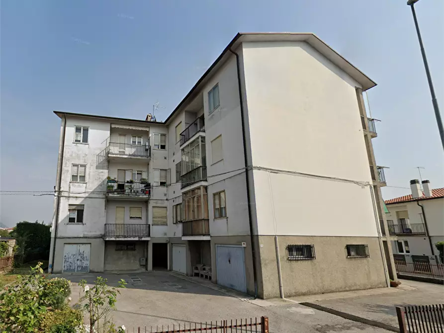 Immagine 2 di Appartamento in vendita  in Via D. Compagni a Schio