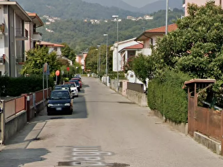 Immagine 10 di Appartamento in vendita  in Via D. Compagni a Schio