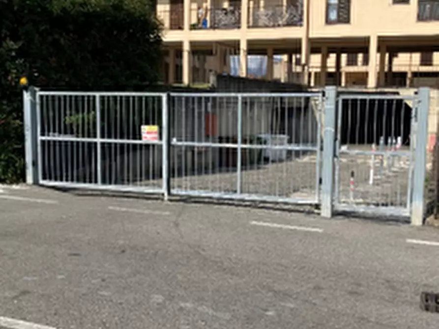 Immagine 3 di Garage in vendita  in Via Europa  a Grezzago