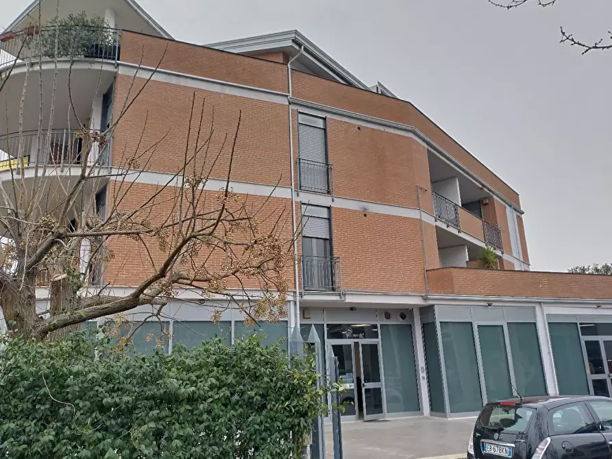 Immagine 1 di Negozio in vendita  in Via Compagna  a Benevento