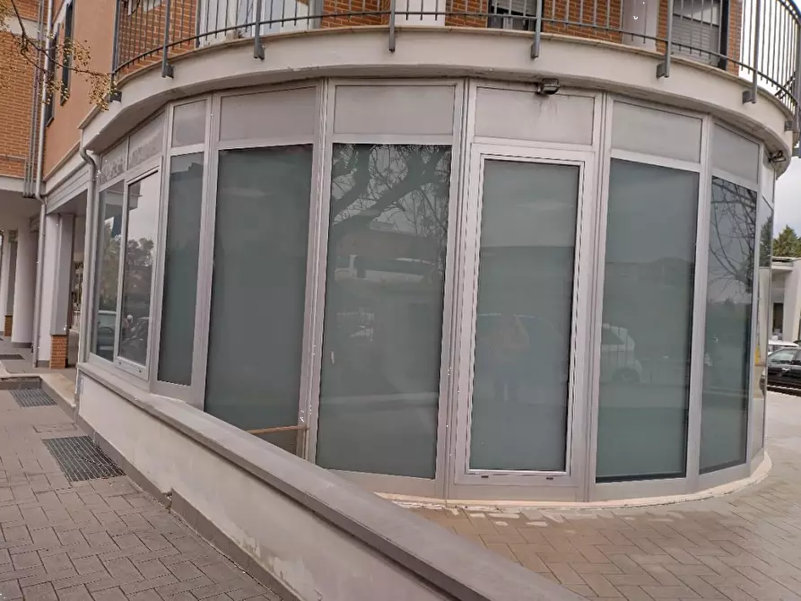 Immagine 3 di Negozio in vendita  in Via Compagna  a Benevento