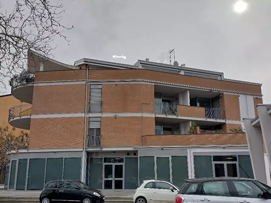 Immagine 4 di Negozio in vendita  in Via Compagna  a Benevento