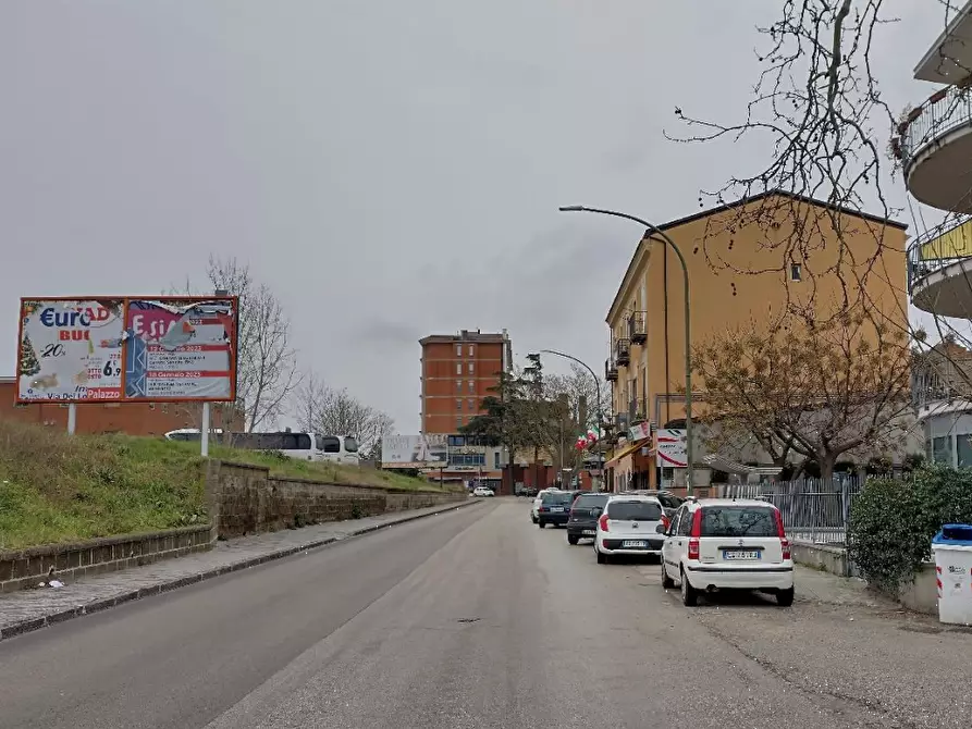 Immagine 5 di Negozio in vendita  in Via Compagna  a Benevento