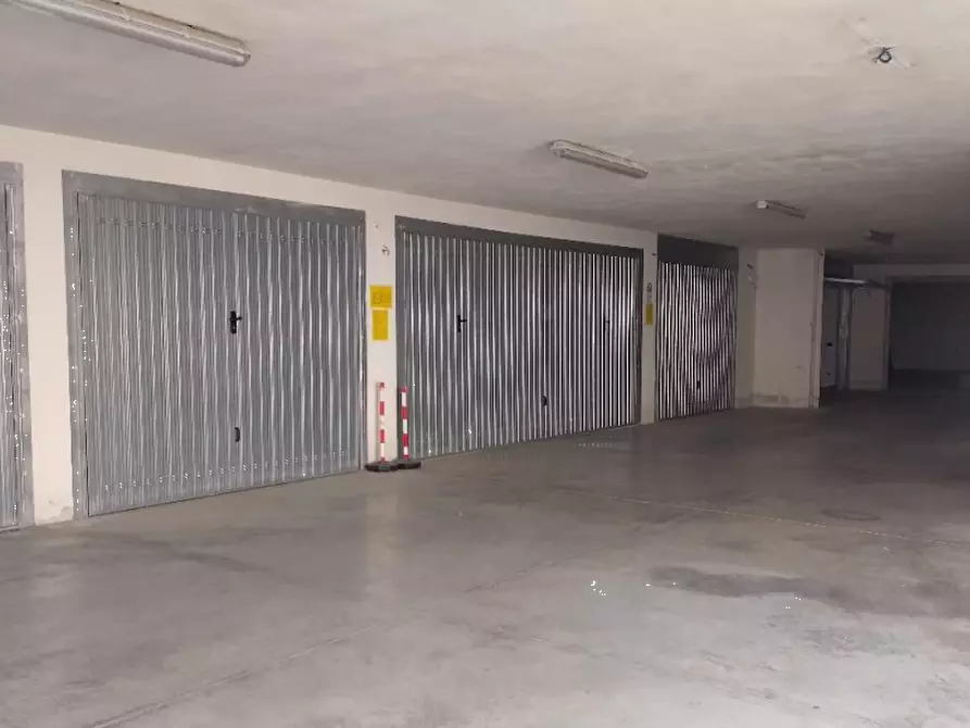 Immagine 7 di Negozio in vendita  in Via Compagna  a Benevento