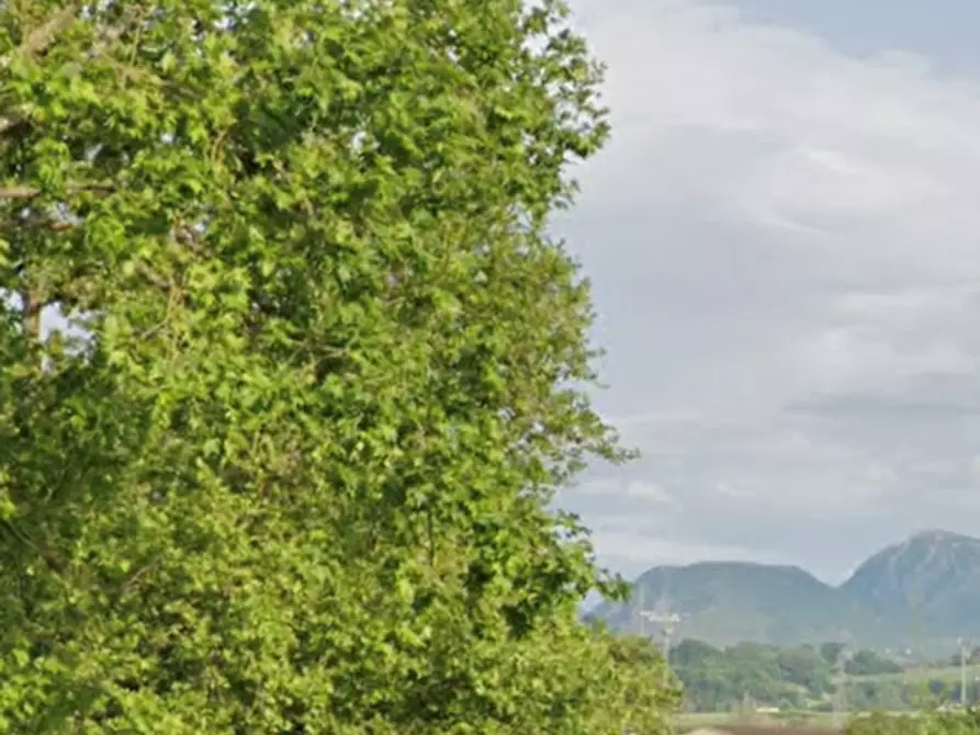 Immagine 14 di Negozio in vendita  in Via Compagna  a Benevento