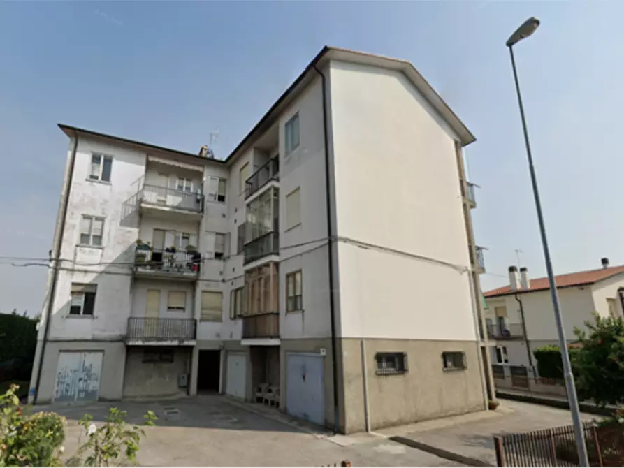 Immagine 1 di Appartamento in vendita  in Via D. Compagni a Schio