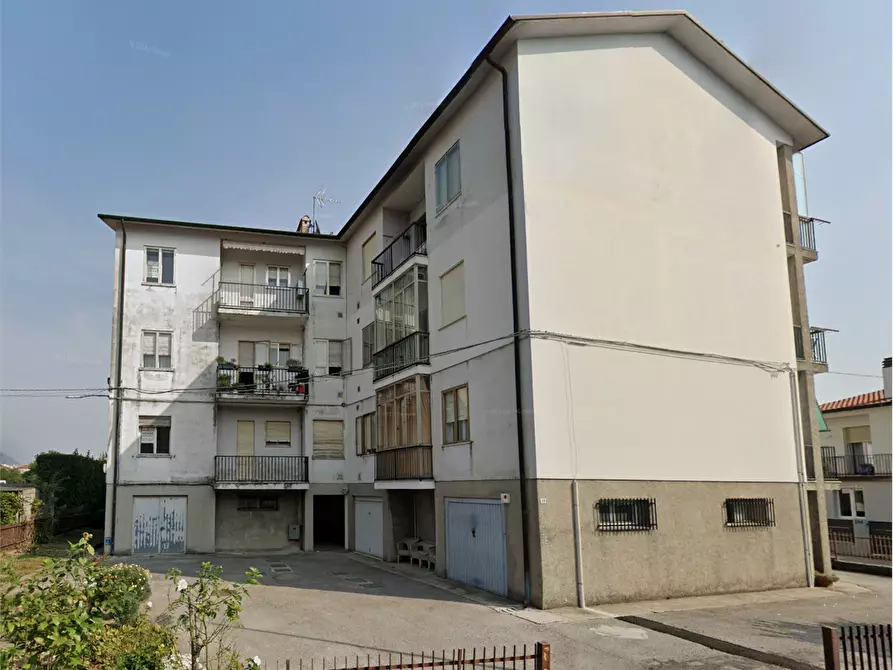 Immagine 2 di Appartamento in vendita  in Via D. Compagni a Schio