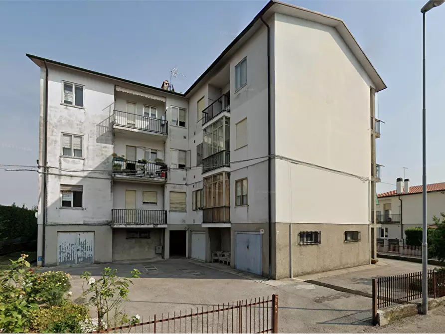 Immagine 3 di Appartamento in vendita  in Via D. Compagni  a Schio