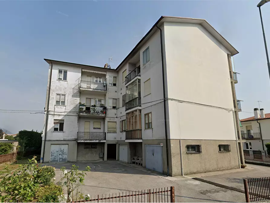 Immagine 4 di Appartamento in vendita  in Via D. Compagni  a Schio