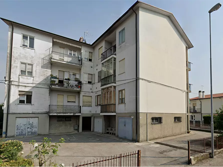 Immagine 5 di Appartamento in vendita  in Via D. Compagni  a Schio