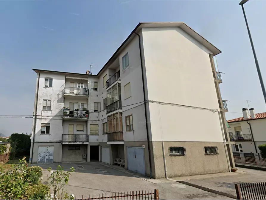 Immagine 6 di Appartamento in vendita  in Via D. Compagni  a Schio