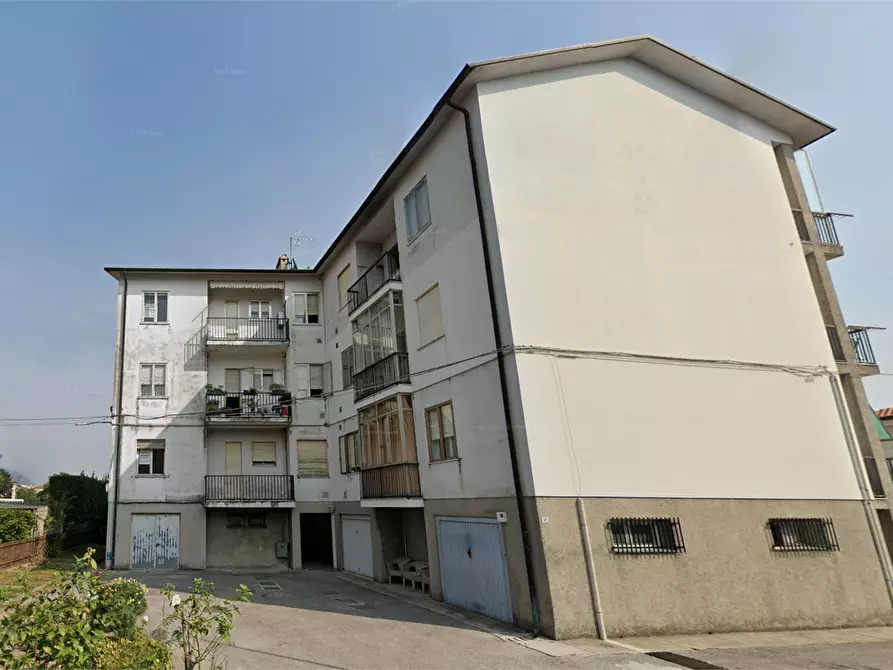 Immagine 7 di Appartamento in vendita  in Via D. Compagni  a Schio