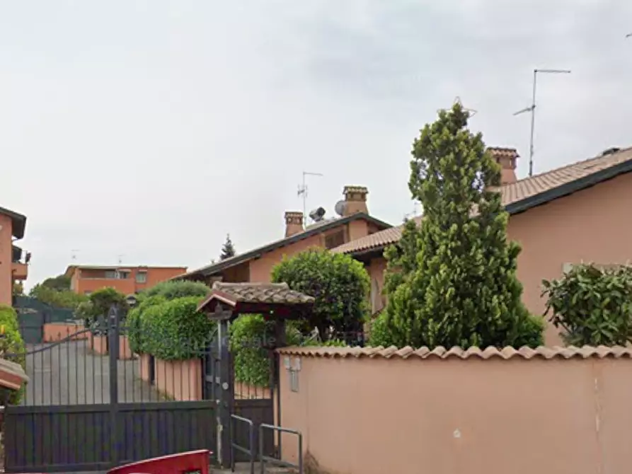 Immagine 1 di Villa in vendita  in Via Miglianico a Roma