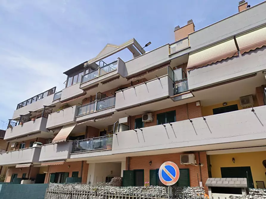 Immagine 5 di Appartamento in vendita  in Via Sterope a Roma