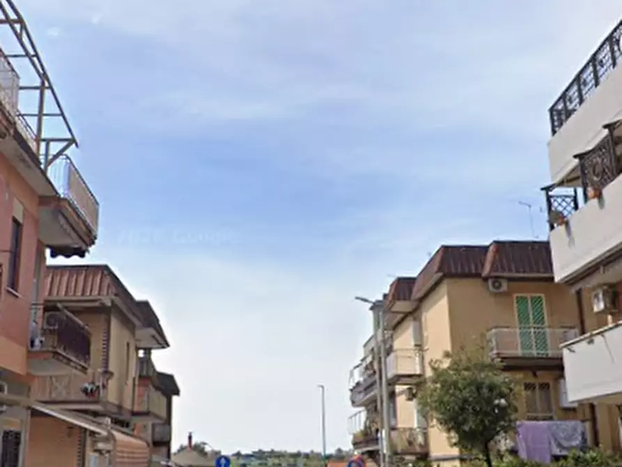 Immagine 10 di Appartamento in vendita  in Via Sterope a Roma
