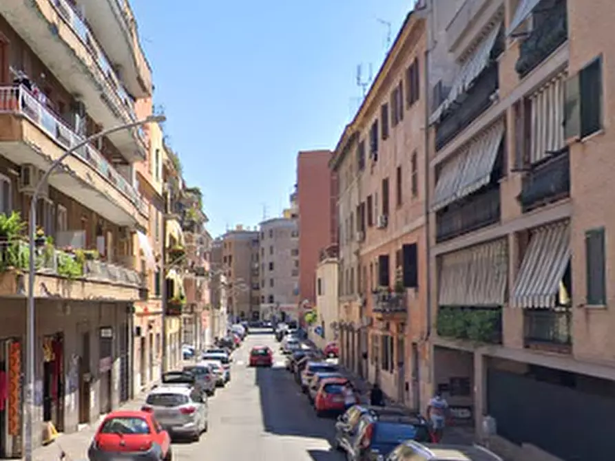Immagine 3 di Appartamento in vendita  in Via Natale Palli a Roma