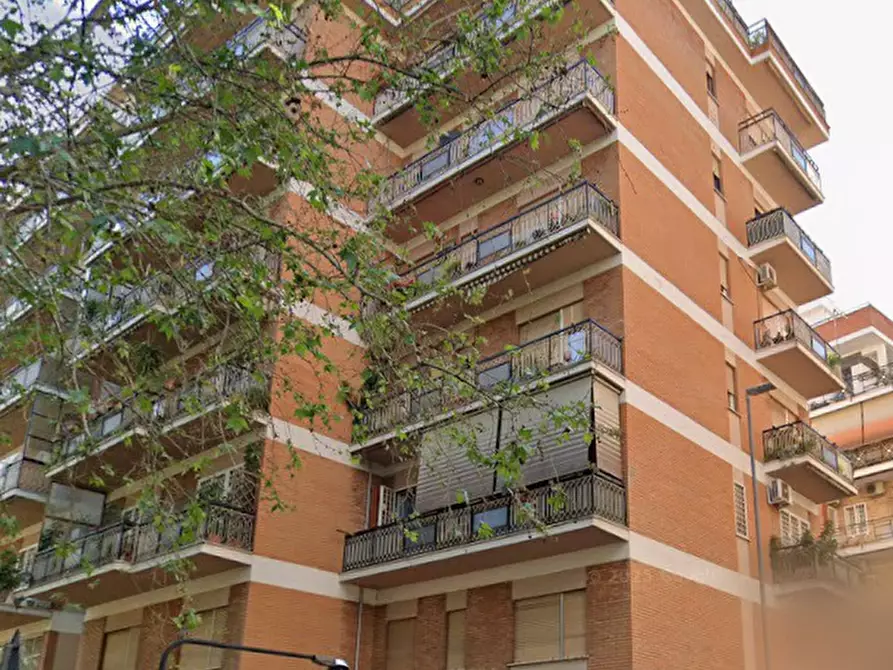 Immagine 2 di Appartamento in vendita  in Via Argentina Altobelli a Roma