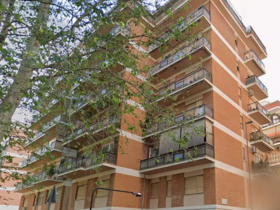 Immagine 4 di Appartamento in vendita  in Via Argentina Altobelli a Roma