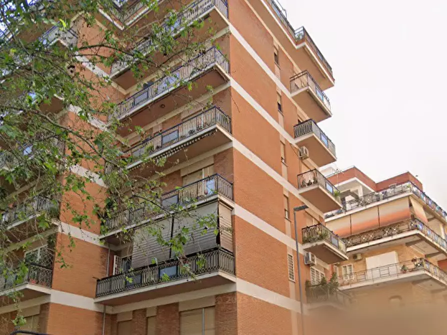 Immagine 5 di Appartamento in vendita  in Via Argentina Altobelli a Roma