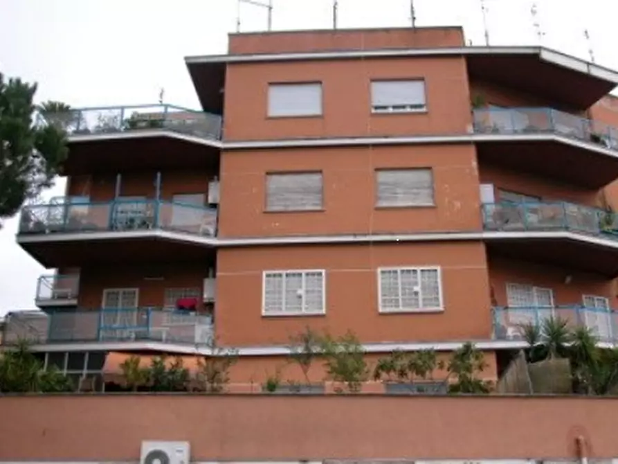 Immagine 1 di Appartamento in vendita  in Via degli Estensi a Roma