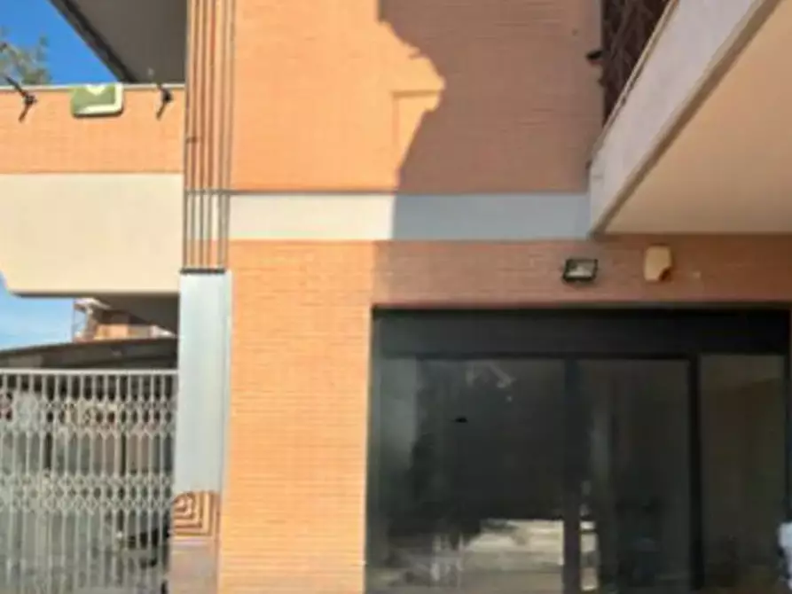 Immagine 4 di Negozio in vendita  in Via Monviso a Monterotondo