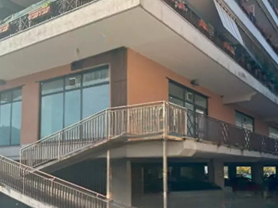 Immagine 10 di Negozio in vendita  in Via Monviso a Monterotondo