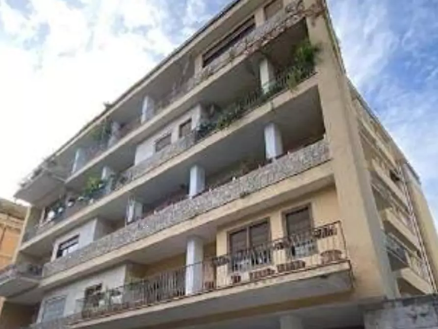Immagine 1 di Appartamento in vendita  in Via Lisbona a Roma