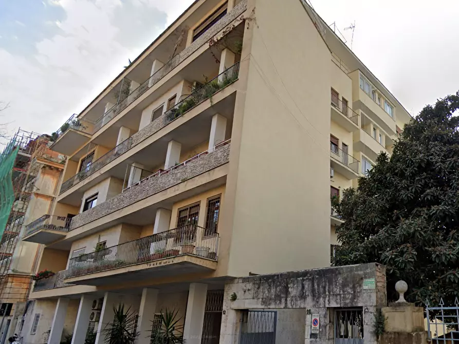 Immagine 3 di Appartamento in vendita  in Via Lisbona a Roma