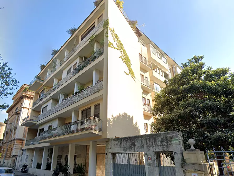 Immagine 4 di Appartamento in vendita  in Via Lisbona a Roma