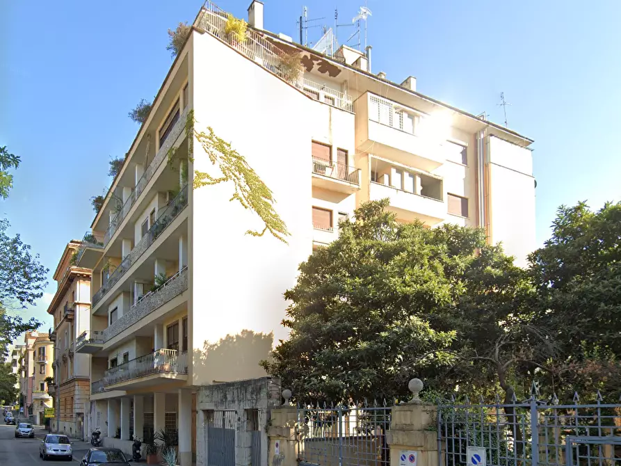 Immagine 5 di Appartamento in vendita  in Via Lisbona a Roma
