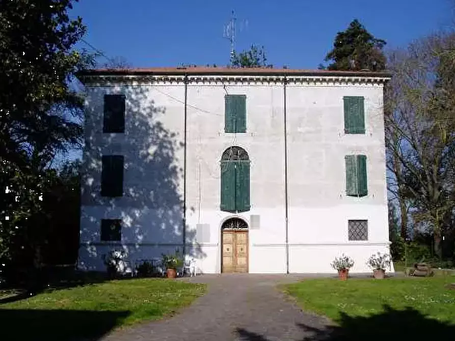 Immagine 4 di Villa in vendita  in Via Chiesuola a Russi