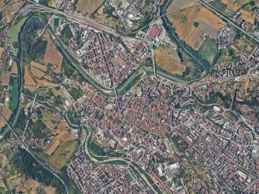 Immagine 8 di Negozio in vendita  in Via Torre della Catena a Benevento