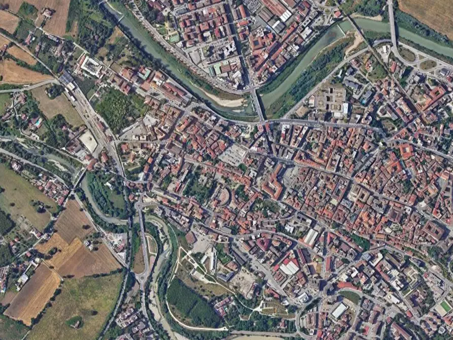 Immagine 9 di Negozio in vendita  in Via Torre della Catena a Benevento
