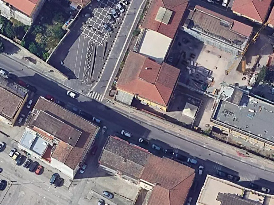 Immagine 13 di Negozio in vendita  in Via Torre della Catena a Benevento