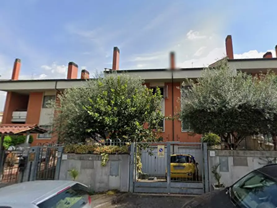 Immagine 2 di Appartamento in vendita  in Via Ernesto Balducci a Roma