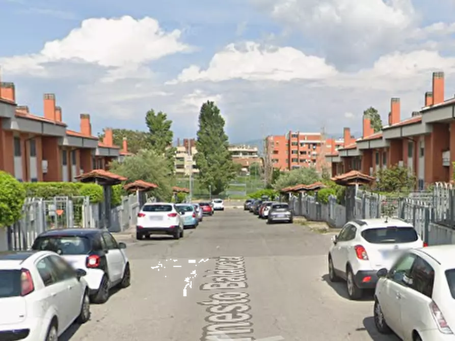 Immagine 5 di Appartamento in vendita  in Via Ernesto Balducci a Roma
